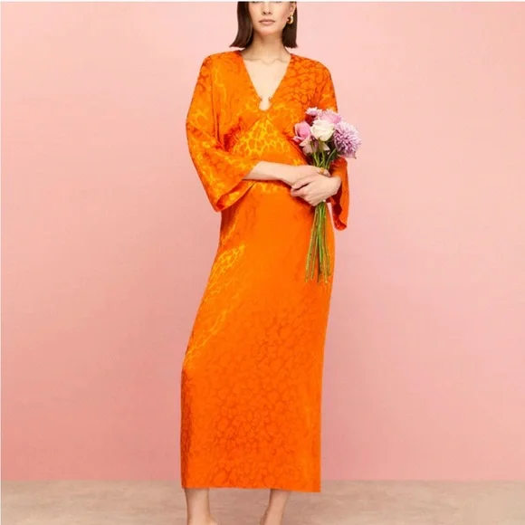 white printed midi dress Sail to Sable Blue & White Rose Printed Eyelet V-Neck Midi Dress WHITE/BLUE / S / SU25119